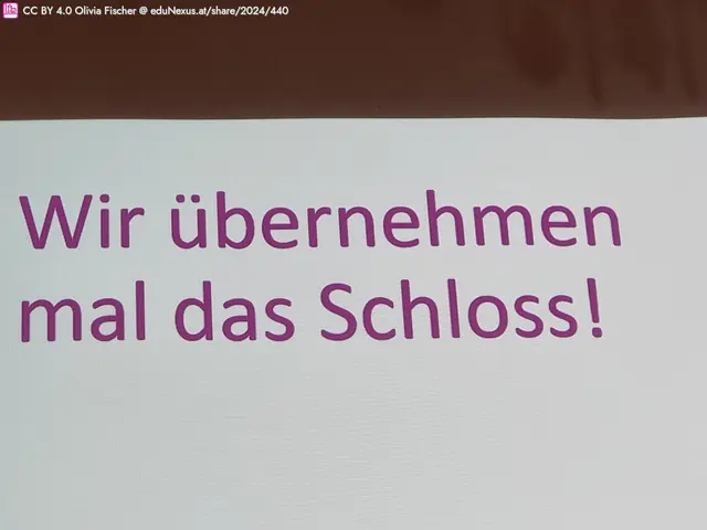 Text auf weißem Hintergrund: „Wir übernehmen mal das Schloss!“ in lila Schrift.